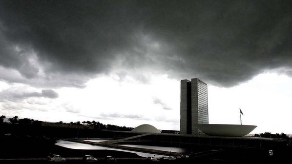 Foto da Veja, Editora Abril. As nuvens negras agora se abatem sobre toda a Nação.